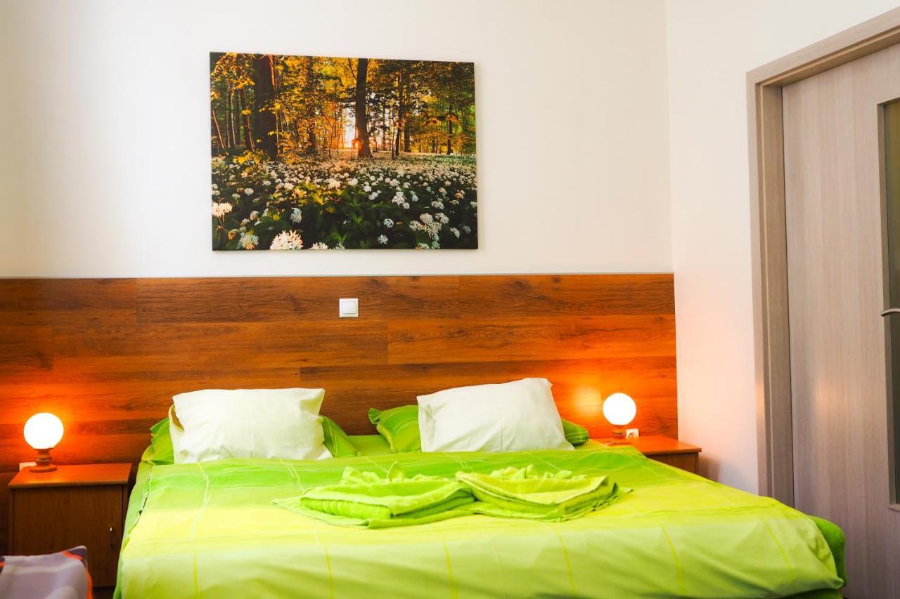 Apartments Radka トレボン エクステリア 写真