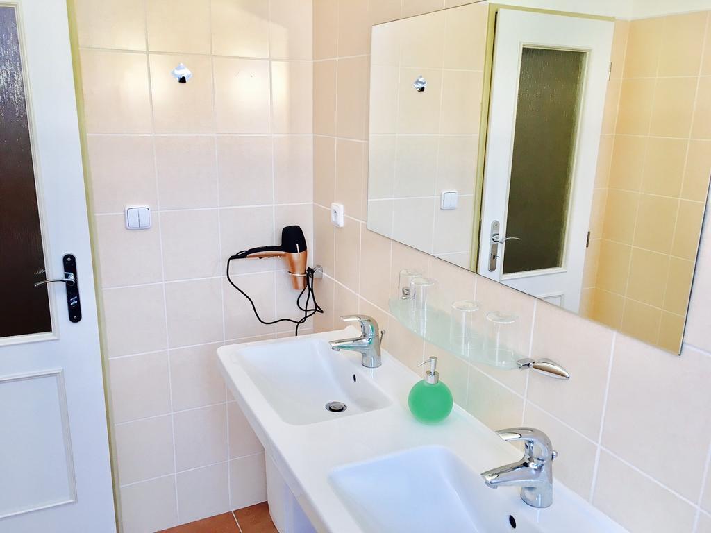 Apartments Radka トレボン エクステリア 写真