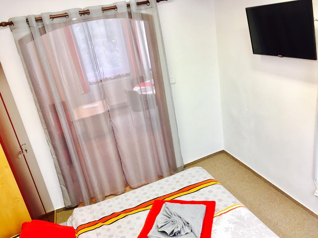 Apartments Radka トレボン エクステリア 写真